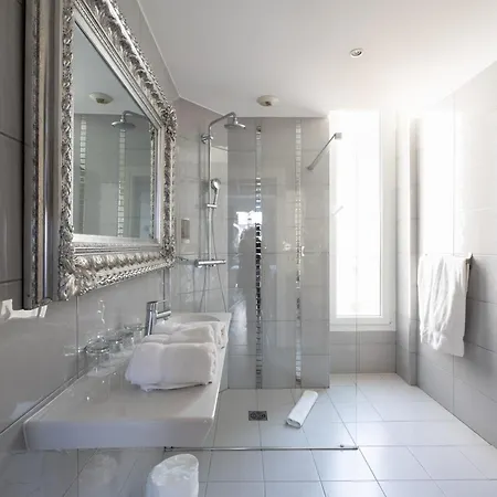 La Victor Hugo Hotel 3*